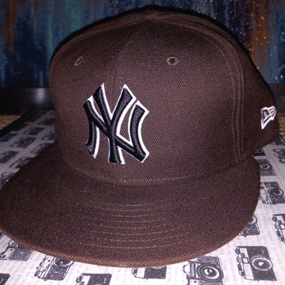 New Era Other - ⚡⚾ NY Yankees Classic Brown with Black logo New Era 59Fifty Cap, 7 3/8" ⚾⚡
